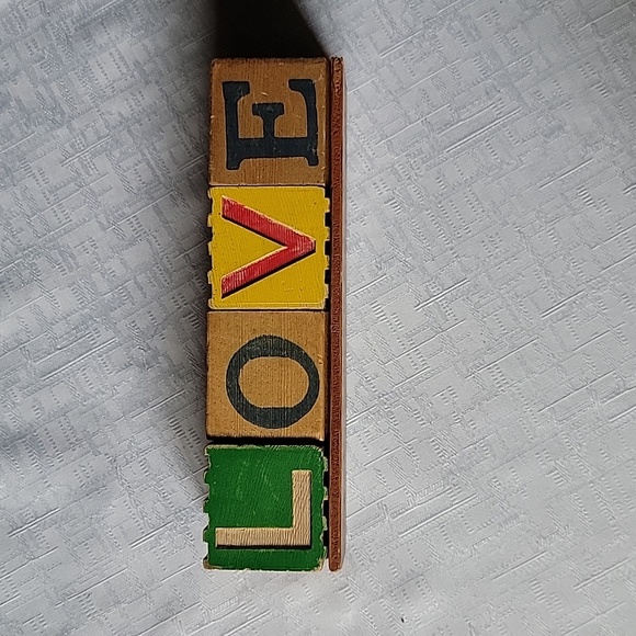 Wood block shelf decor - Picture 1 of 5